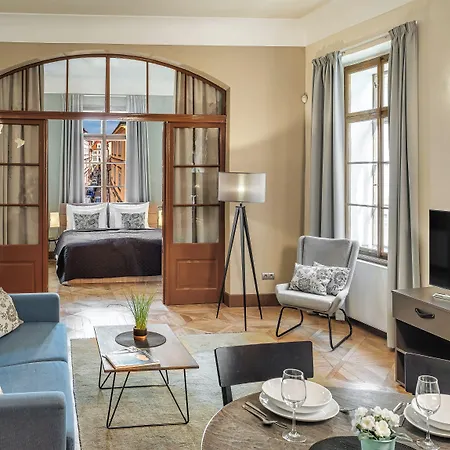 3 Epoques By Adrez Apartman *