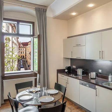 3 Epoques By Adrez Apartman