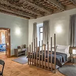 Apartment 3 Epoques By Adrez Prag